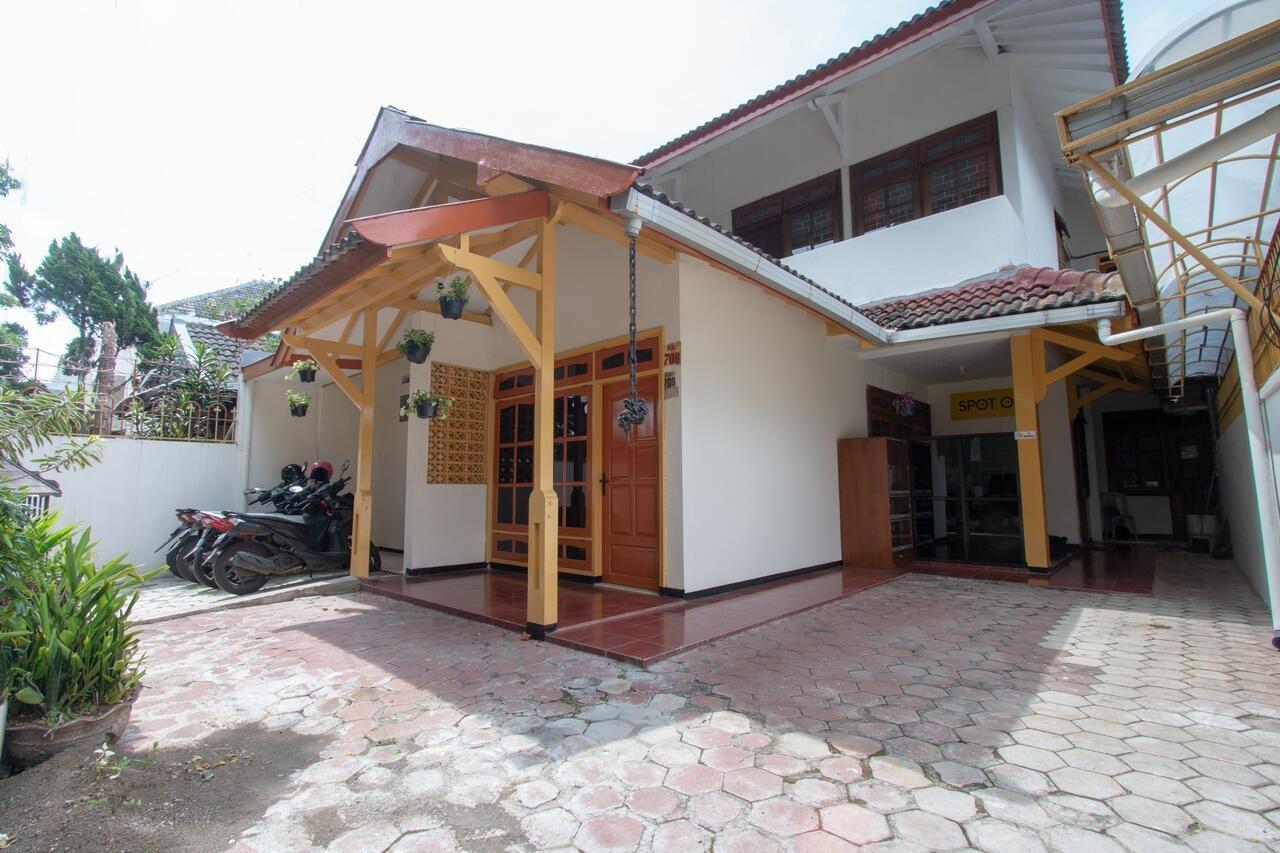 Spot On 3218 Bee Palm Family Syariah Hotel Malang Exterior photo
