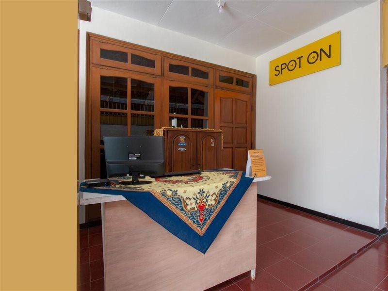 Spot On 3218 Bee Palm Family Syariah Hotel Malang Exterior photo