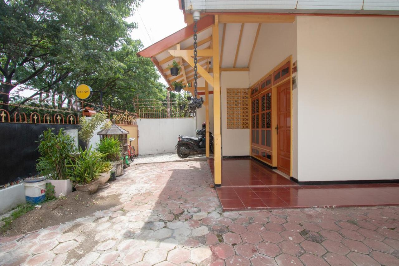 Spot On 3218 Bee Palm Family Syariah Hotel Malang Exterior photo